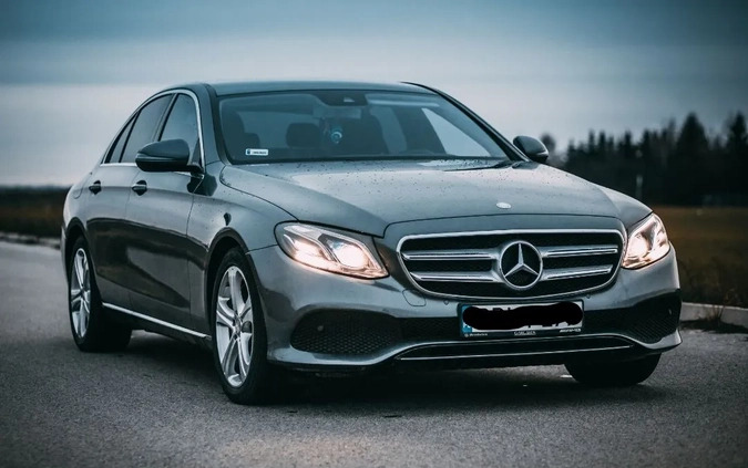 Mercedes-Benz Klasa E cena 139000 przebieg: 161000, rok produkcji 2016 z Koszalin małe 277